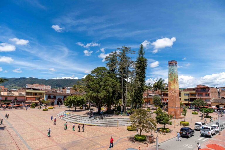 Empezaron labores de pavimentación y ampliación de andenes en vías de El Carmen de Viboral