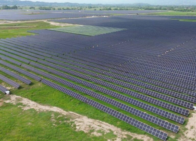 Iluminando el Futuro: EPM Lanza su Primer Parque Solar con Impresionantes 200,000 Paneles