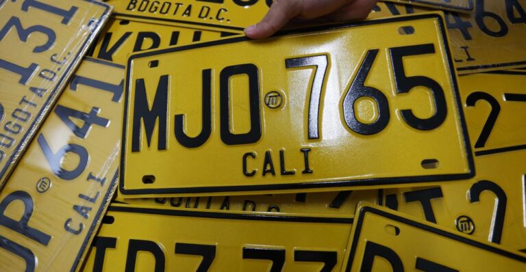 ¿Qué Significan las Letras en las Placas de los Carros en Colombia?