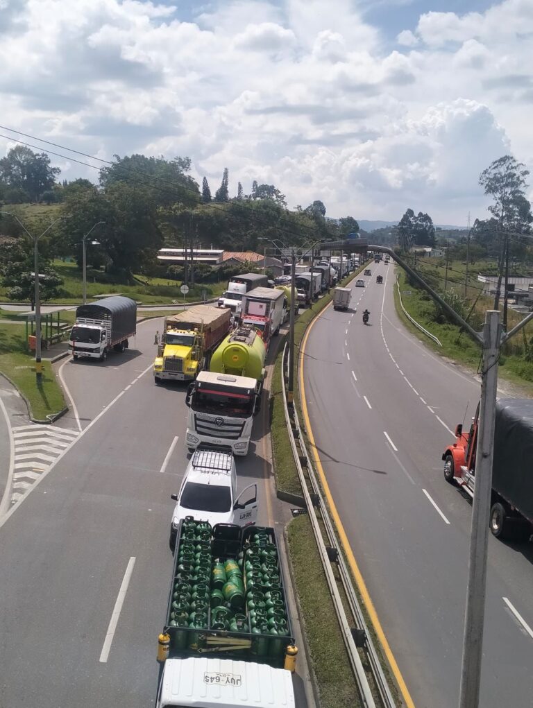 Si se dirige desde Medellín hacia Rionegro, evite tomar la autopista Medellín / Bogotá