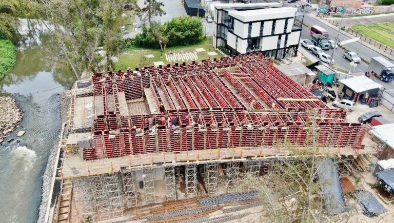 Avances en la construcción del Puente Biblioteca de Rionegro dentro del megaproyecto Paisajes del Agua