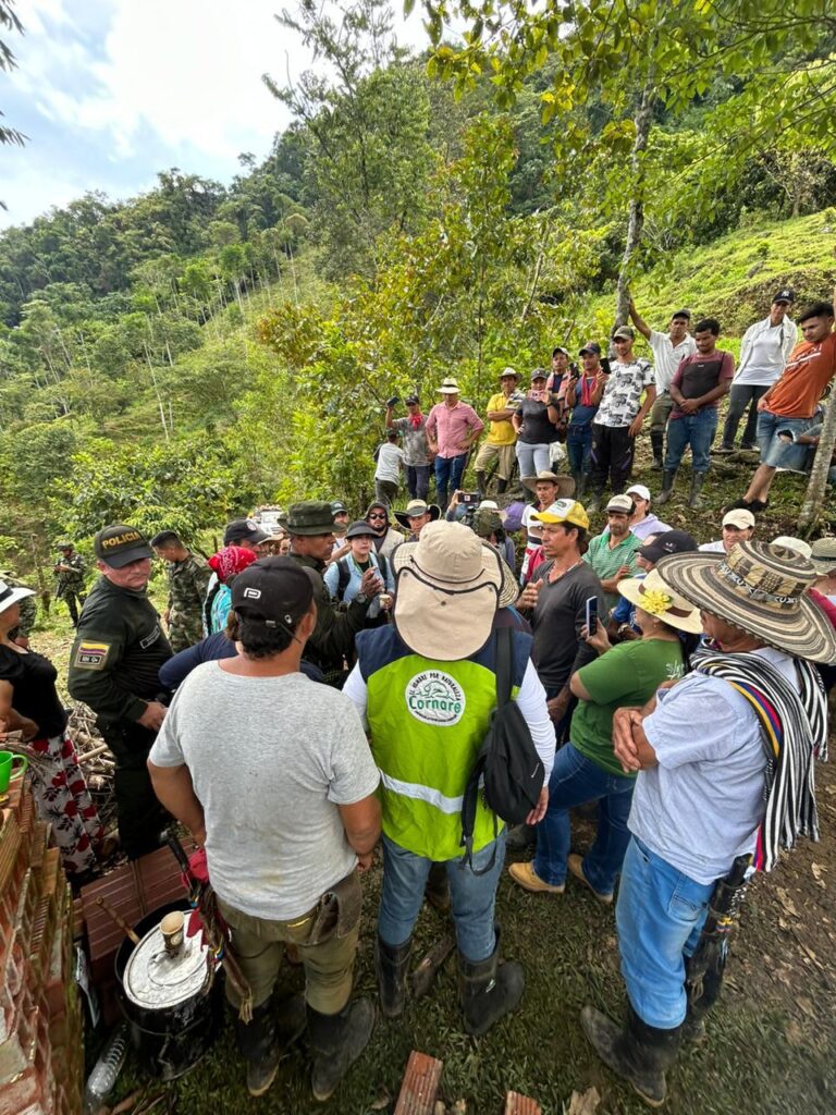 Autoridades verifican apertura no autorizada de vía en un área protegida del Oriente