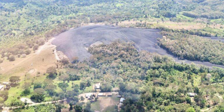 Autoridades en Antioquia advierten sobre posible nueva erupción del volcán de lodo «Los Aburridos».