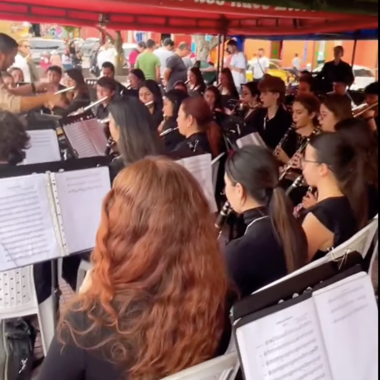 La Banda Sinfónica de El Carmen de Viboral. Realizó presentación en Boyacá, logrando un intercambio de cultura y saberes con municipios de vocación artesanal.