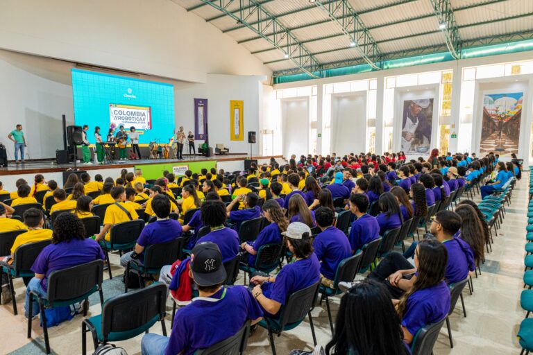 En El Carmen de Viboral se llevó a cabo el Campamento STEAM Colombia Robótica 2024, en el que participaron 300 niños, niñas y adolescentes