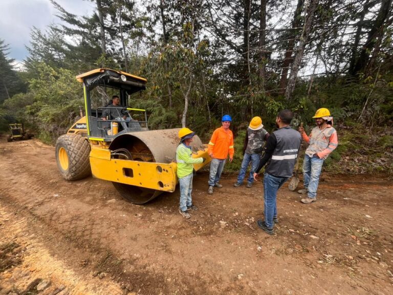 Alcaldía de Guarne invierte $8.300 millones en mejoramiento vial para el 2024