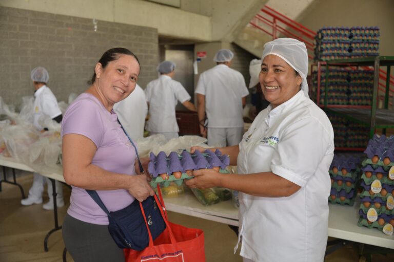 Rionegro Asegura la Nutrición de Sus Estudiantes Durante el Receso Escolar de Diciembre