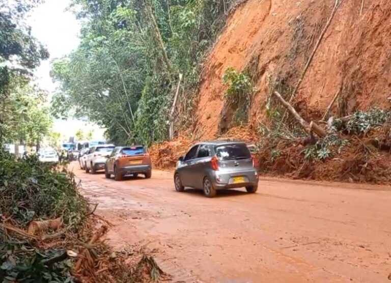 Invías Anuncia Cierres Parciales en Autopista Medellín-Bogotá por Riesgos de Deslizamientos