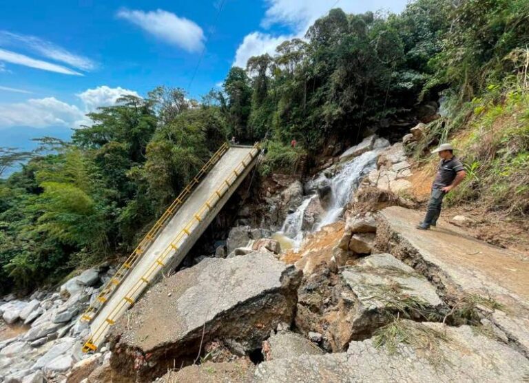 Inician estudios para reparar puentes afectados por lluvias entre Cocorná y Granada