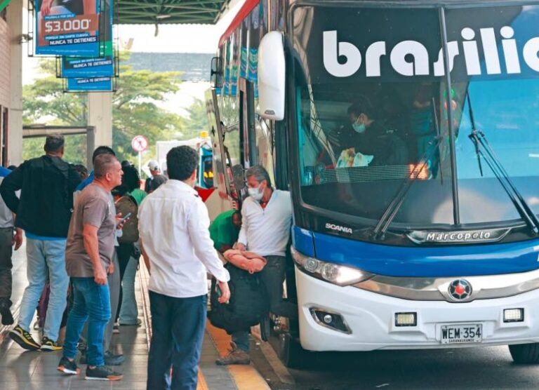 El Transporte Público en Antioquia en Crisis: Pérdida de Pasajeros y Aumento de Costos Agudizan la Situación.