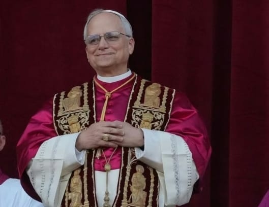 El cardenal Robert Francis Prevost, fue elegido como Papa León XIV.