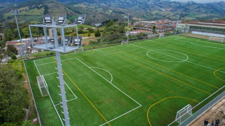 Indeportes Antioquia, materializó la construcción de un estadio nuevo para SONSÓN. Inversión que supera los 3 mil millones