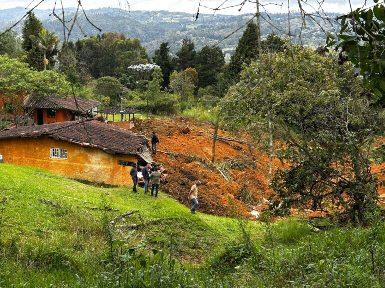 Continúan los trabajos en la Vereda Montañez para mitigar el riego y garantizar la seguridad de los habitantes de la zona