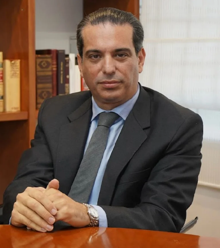 Por Qué el Congreso de Colombia Debe Rechazar la Reforma a la Salud: Análisis de Simón Gaviria