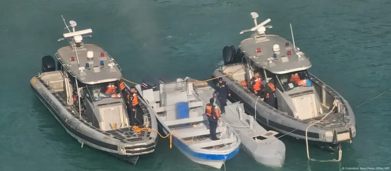 Armada de Colombia Incauta Primer Narcosubmarino No Tripulado con Tecnología Starlink en el Caribe