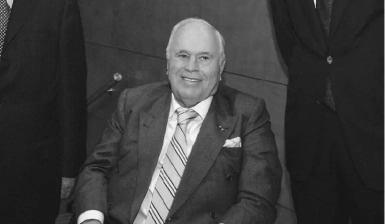 Carlos Ardila Lülle: Legado del Visionario Empresario Colombiano que Transformó el Sector Industrial con Postobón