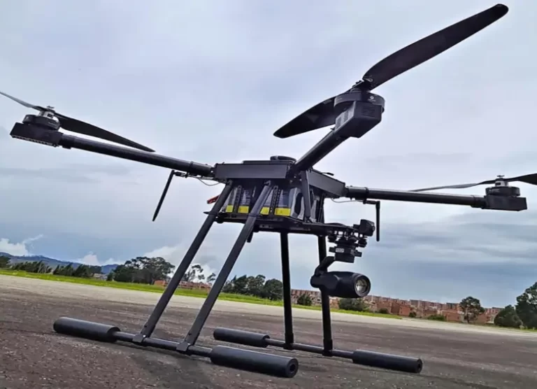 Dragom: El Primer Dron Militar Colombiano para Reconocimiento y Ataque Presentado en F-AIR 2025