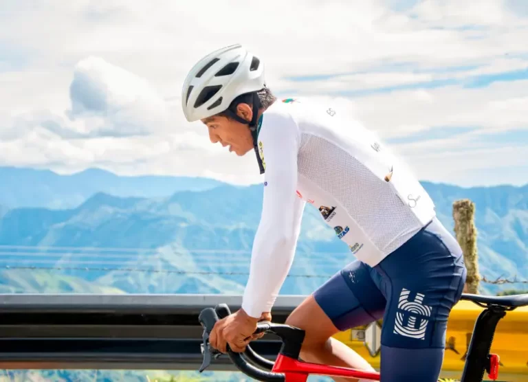 Daniel ‘La Yegua’ Molina Rompe Récord en el Ciclismo Colombiano: 5 Ascensos Consecutivos al Alto de Letras