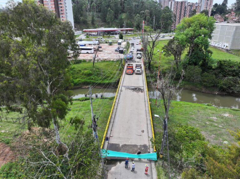 Reabren el puente de La Fiscalía en Rionegro tras daños por incendio