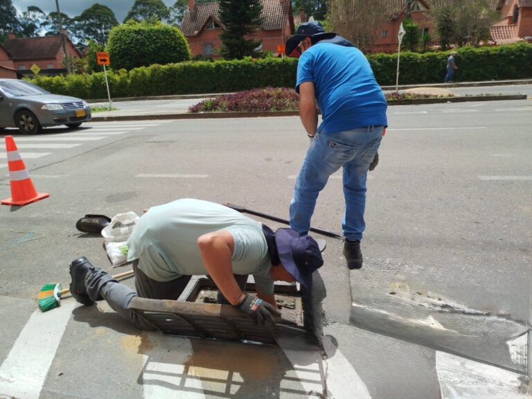 Rionegro inicia limpieza de 1.100 sumideros para prevenir inundaciones y proteger los barrios