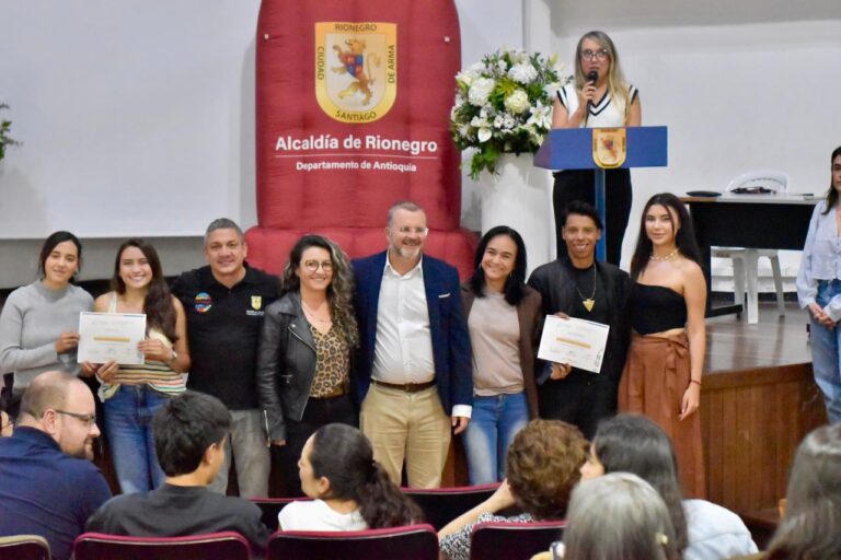 Rionegro exaltó el talento y la trayectoria de sus artistas en la Entrega de Estímulos 2025