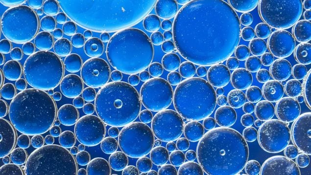 Observación de Átomos de Oxígeno en Agua: Revolución en Biología Molecular y sus Implicaciones