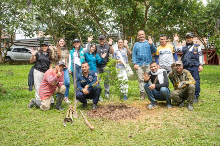 Cornare y el Jardín Botánico de Medellín fortalecen la ecología urbana en 26 municipios