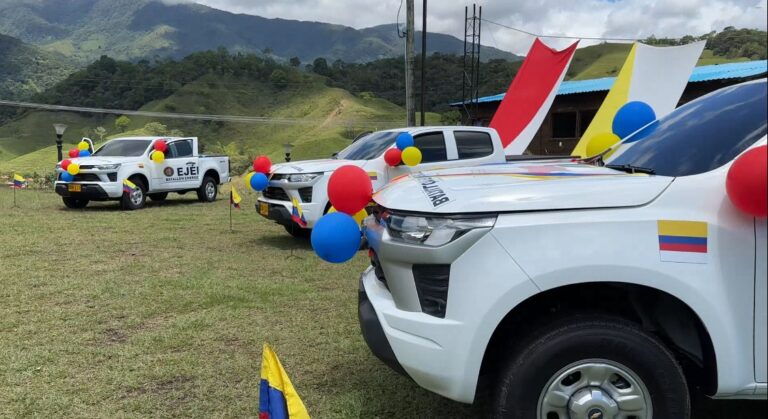 La Alcaldía de San Carlos entrega dotación al Ejército y la Policía para seguir fortaleciendo la seguridad en el municipio