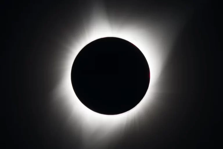 Eclipse Solar Total del Siglo: Duración Récord el 2 de Agosto de 2027 y Cómo Verlo