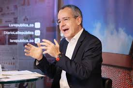 Análisis de Juan David Correa: Desafíos del Sistema Pensional Colombiano, Impacto del Salario Mínimo y Diversificación de Inversiones en Protección 2025