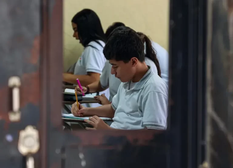 Cierre de 16 Colegios en Medellín: Impacto de la Caída en la Tasa de Natalidad en Educación Privada