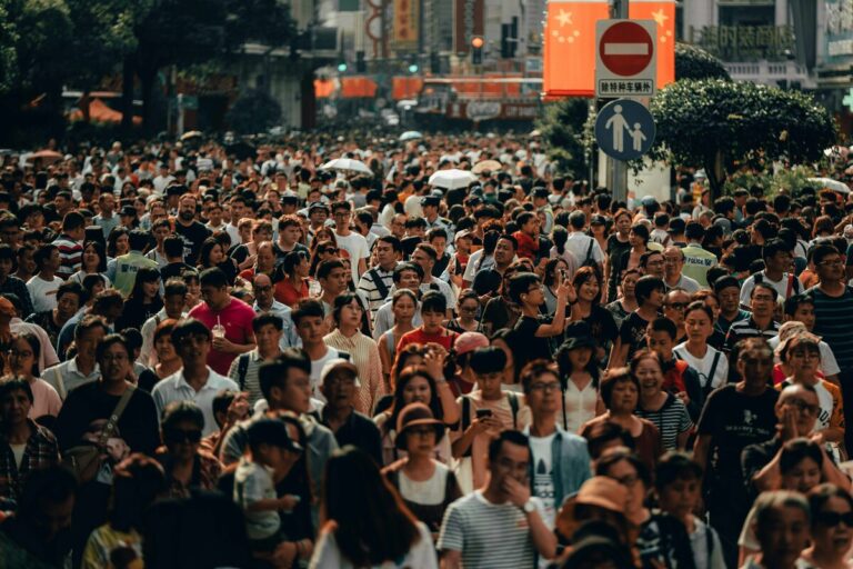 Nuevos estudios cuestionan las cifras de población mundial: ¿somos realmente 8 000 millones de habitantes?