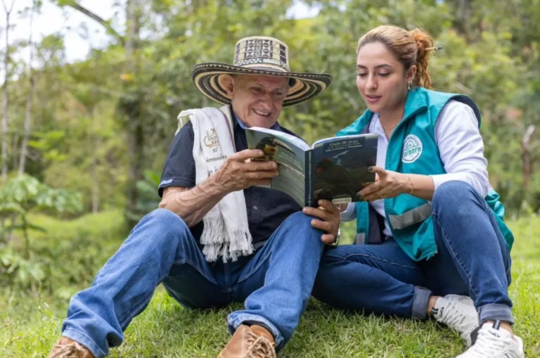 Cornare e Isagen presentan la nueva Guía de Aves de las Reservas San Lorenzo y Punchiná