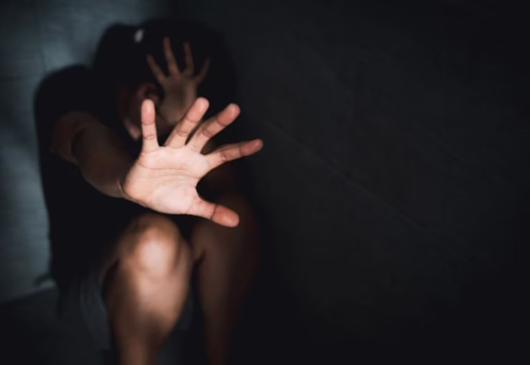 Urólogo Alberto Posada Capturado en Medellín por Presuntos Abusos Sexuales a Más de 50 Mujeres: Testimonios y Avances Judiciales