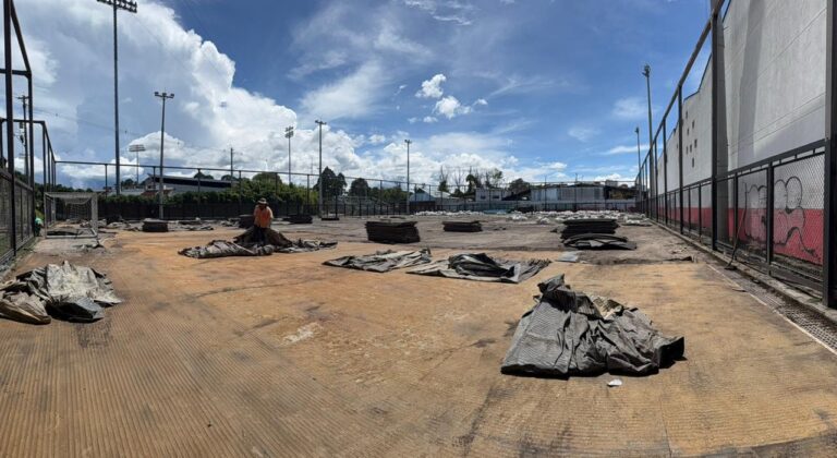 Alcaldía de Rionegro moderniza la emblemática Cancha Auxiliar con grama sintética de última generación