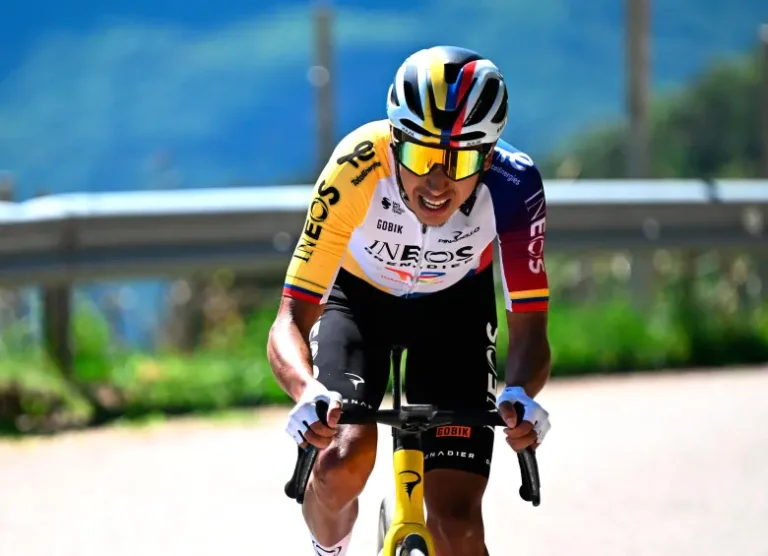 Egan Bernal Tercero en el Giro de Italia 2026 Tras la Etapa 2: Clasificación General, Resultados y Maglia Rosa de Guillermo Thomas Silva