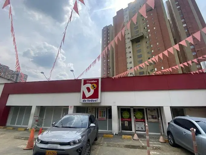 Tragedia en Medellín: Presunto Ladrón Muere Electrocutado al Intentar Robar Tienda D1 del Mall del Indio