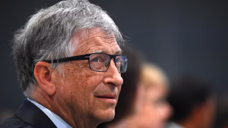 Bill Gates revela por qué las calificaciones no garantizan el éxito: lecciones sobre talento, iniciativa y aprendizaje continuo