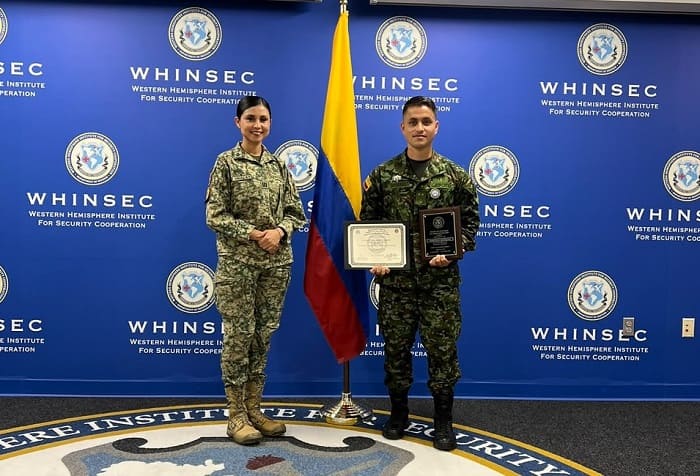 Enfermero militar colombiano Juan Pablo Burbano Argoti es reconocido en EE. UU. como mejor estudiante del Curso MEDAC tras salvar cerca de 100 vidas