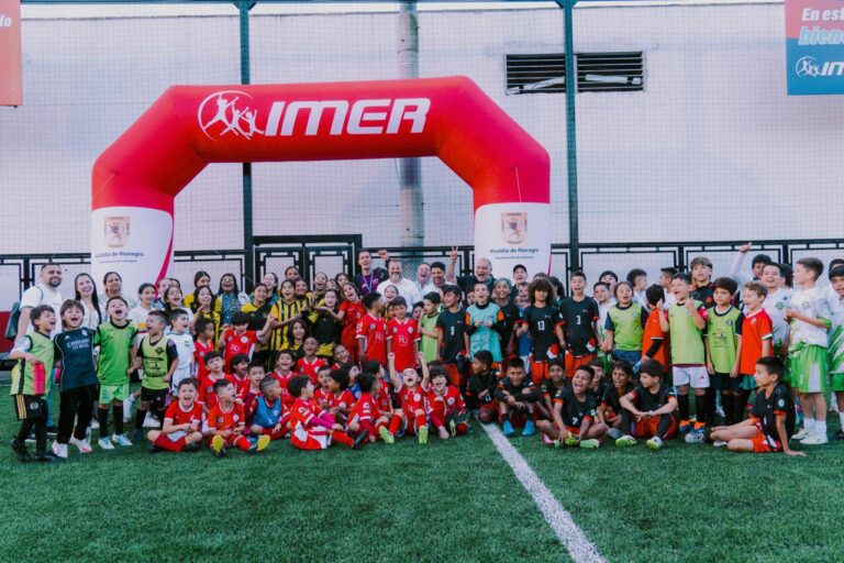 Alcaldía de Rionegro entrega renovada la Cancha Sintética Auxiliar con inversión de $1.000 millones