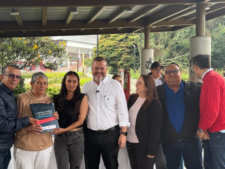 23 familias de Rionegro hacen realidad el sueño de tener vivienda propia en Senderos de Cimarronas