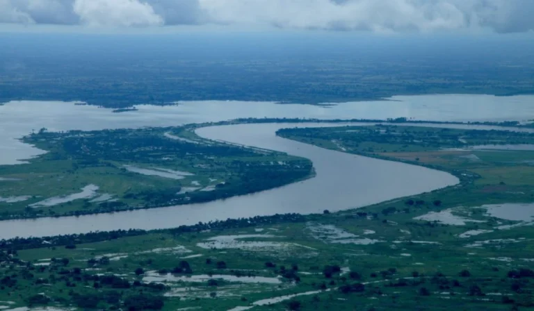 Abelardo De la Espriella impulsará plan para hacer navegable el río Magdalena entre Barranquilla y Barrancabermeja