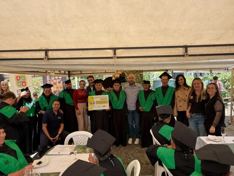 88 recicladores de oficio de El Carmen de Viboral se certificaron en competencias laborales con el SENA, Cornare y la Alcaldía