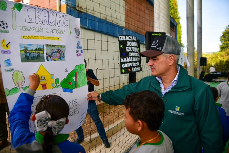 Gobernación de Antioquia entrega obras de infraestructura educativa, deportiva y vial en Guarne
