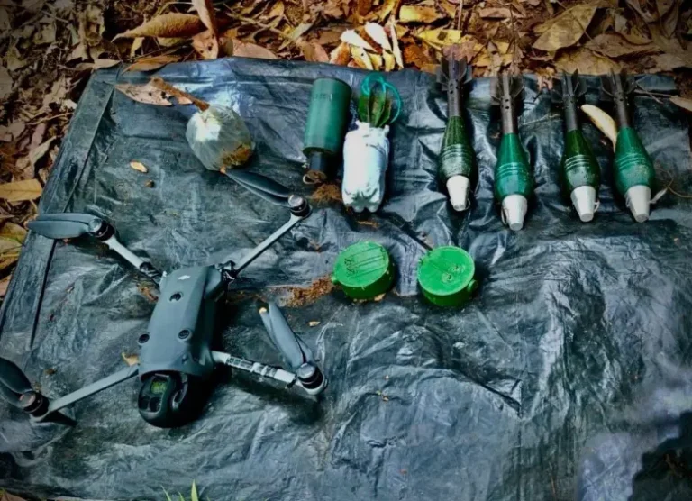 Ataco, Tolima: drones explosivos atacan camión de Carabineros y estación de Policía; dos heridos