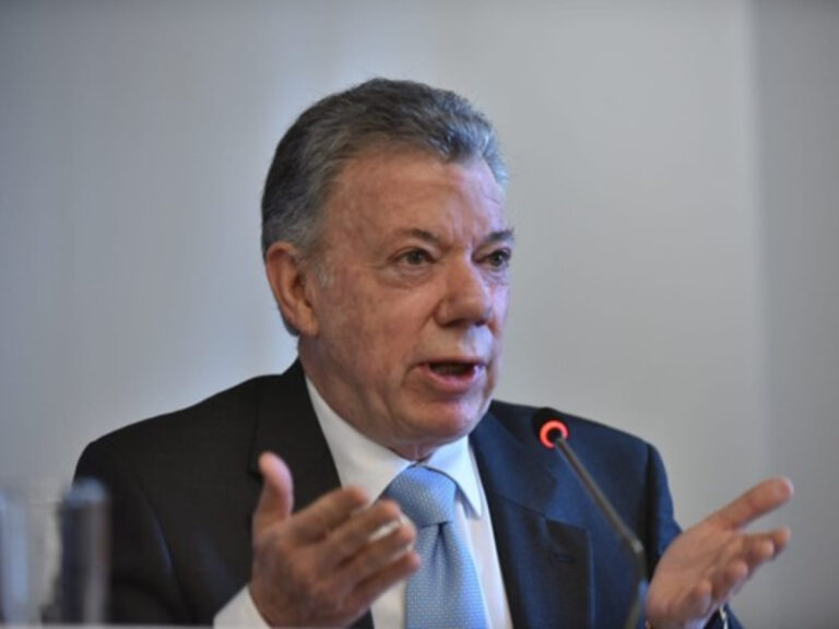 Santos corrige su postura sobre la JEP y pide garantizar su presupuesto hasta 2033
