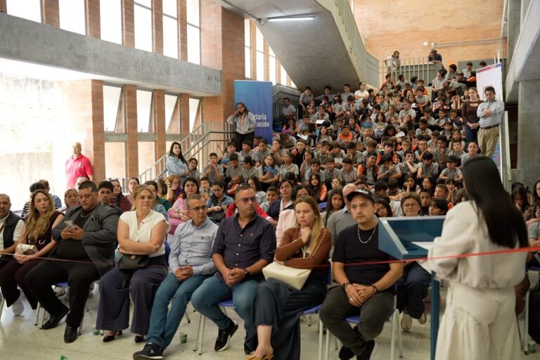 Rionegro Inaugura el Primer Gimnasio Socioemocional en Colombia para el Bienestar Estudiantil