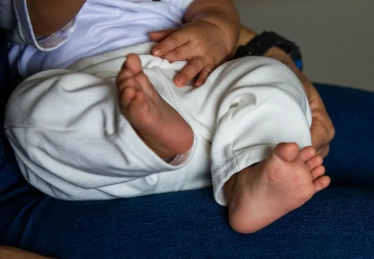 Capturan en Itagüí, Antioquia, a hombre acusado de agredir a su bebé de cinco meses: la menor permanece en estado crítico